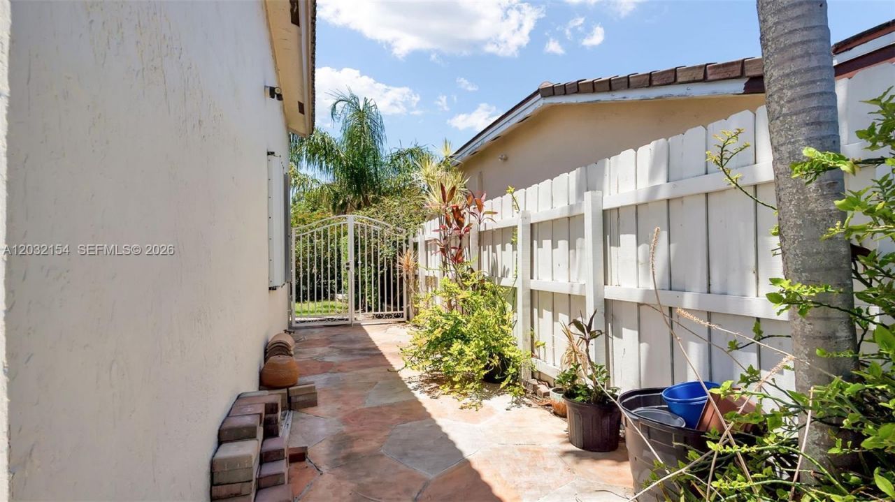 8532 SW 211th Ter , Cutler Bay, FL 33189 Photo