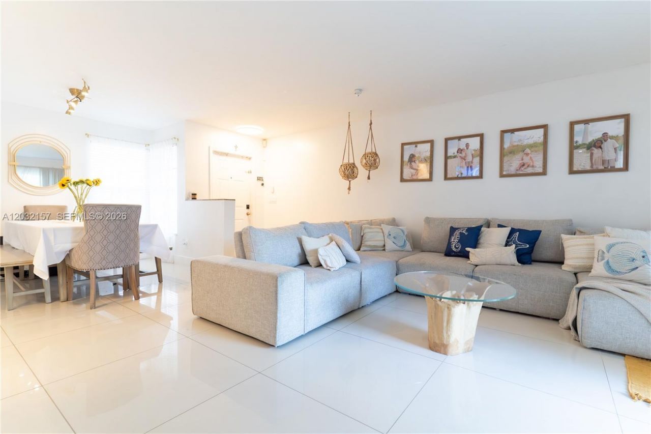 7907 N Silverado Cir , Davie, FL 33024 Photo