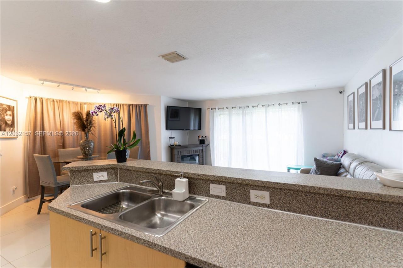 7907 N Silverado Cir , Davie, FL 33024 Photo