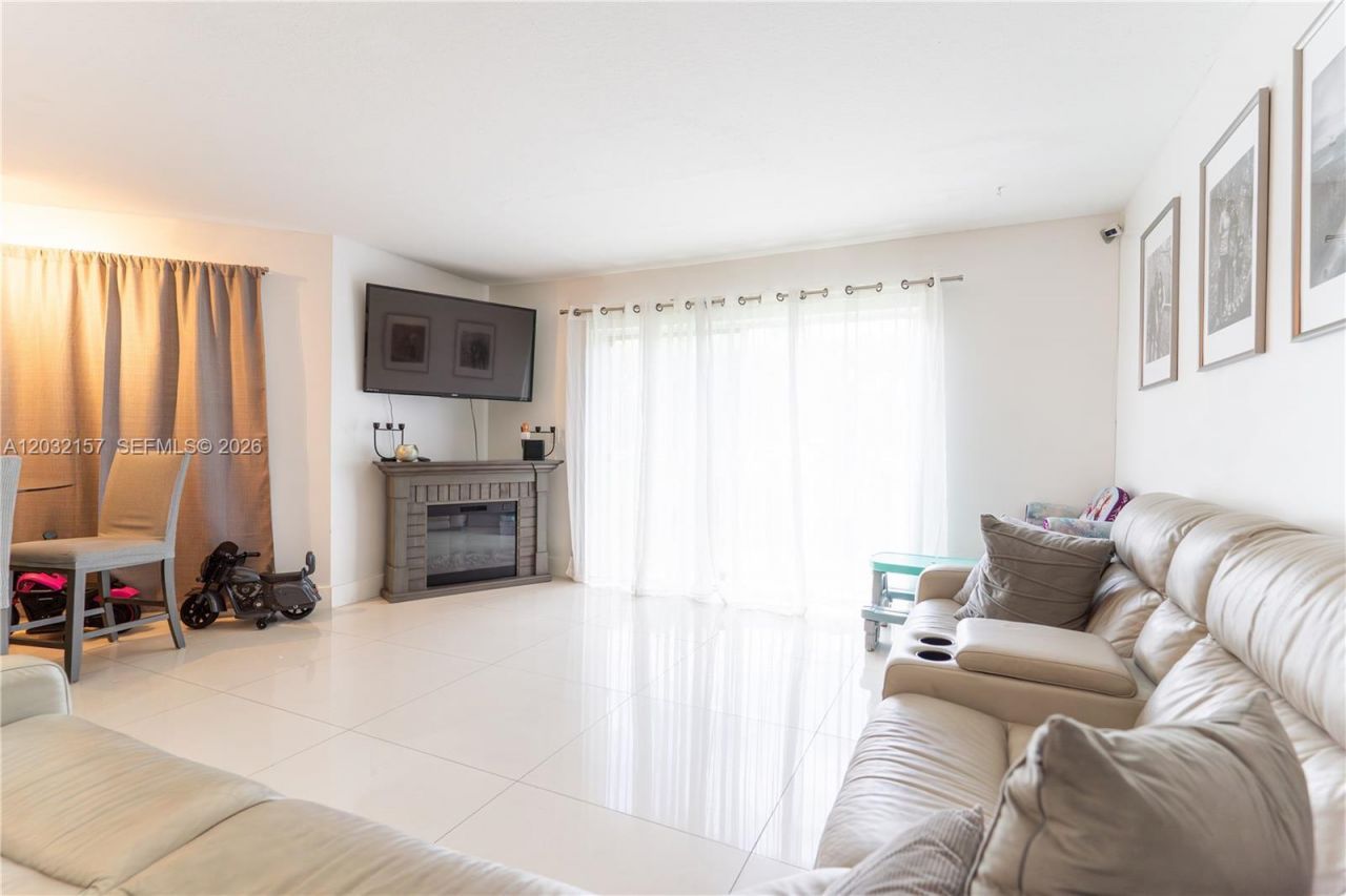 7907 N Silverado Cir , Davie, FL 33024 Photo