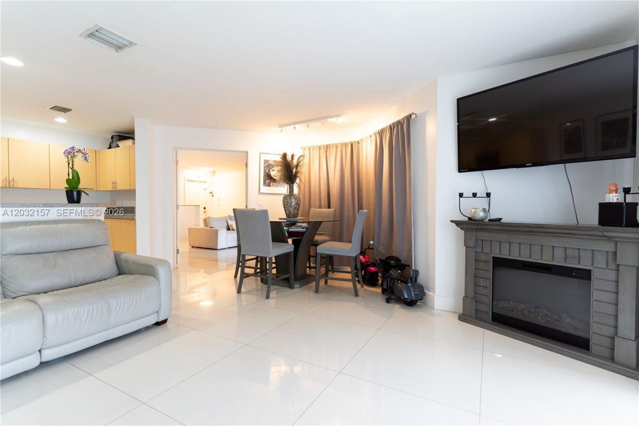 7907 N Silverado Cir , Davie, FL 33024 Photo