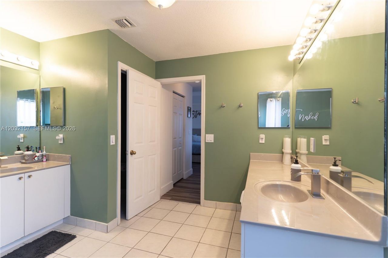 7907 N Silverado Cir , Davie, FL 33024 Photo