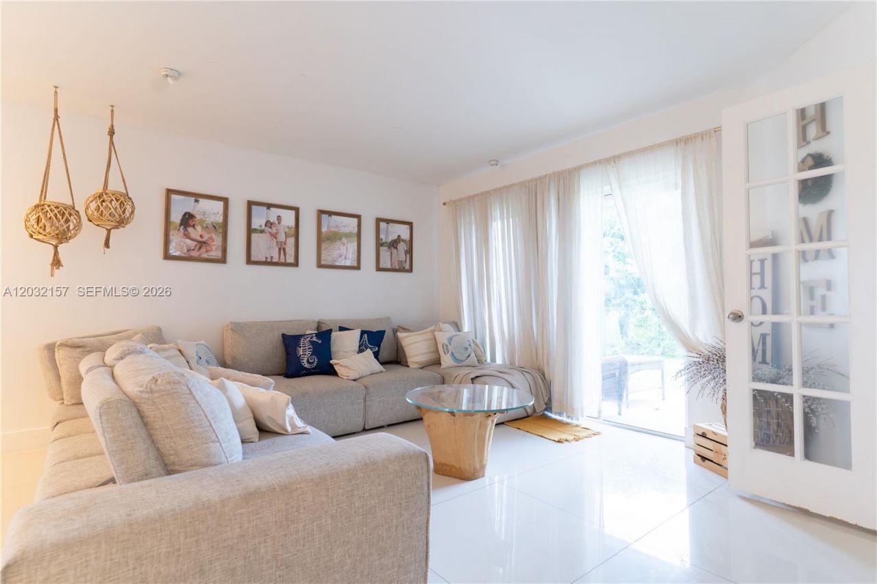 7907 N Silverado Cir , Davie, FL 33024 Photo