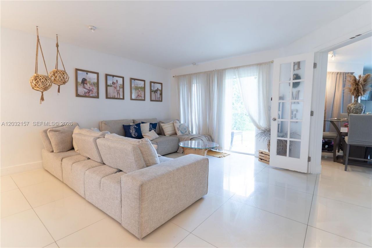 7907 N Silverado Cir , Davie, FL 33024 Photo
