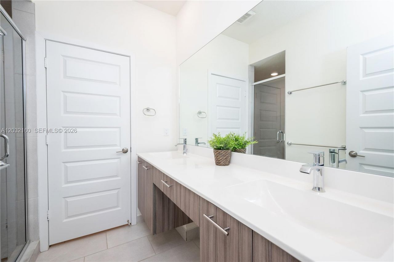 4640 NW 84th Ave , Unit 12, Doral, FL 33166 Photo