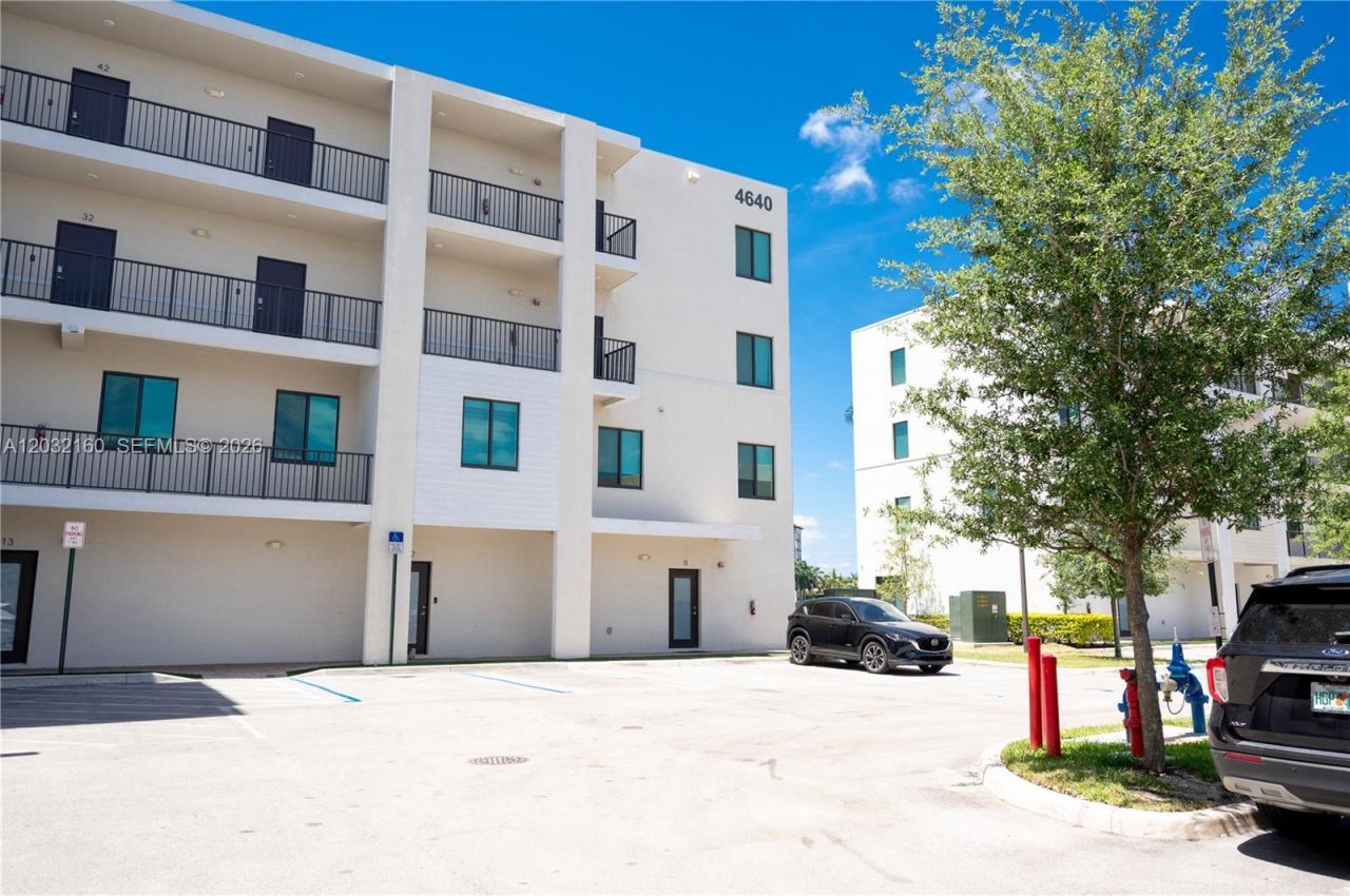 4640 NW 84th Ave , Unit 12, Doral, FL 33166 Photo