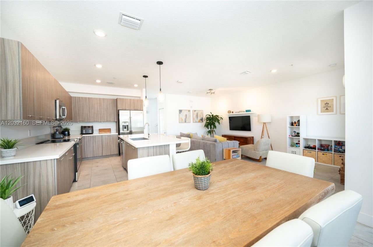 4640 NW 84th Ave , Unit 12, Doral, FL 33166 Photo