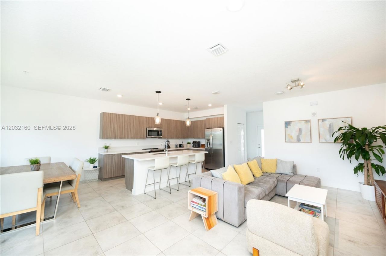 4640 NW 84th Ave , Unit 12, Doral, FL 33166 Photo