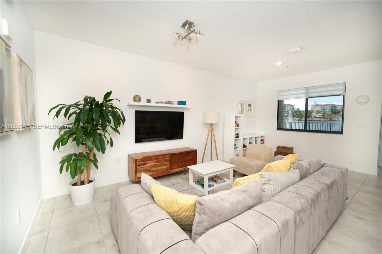 4640 NW 84th Ave , Unit 12, Doral, FL 33166 Photo