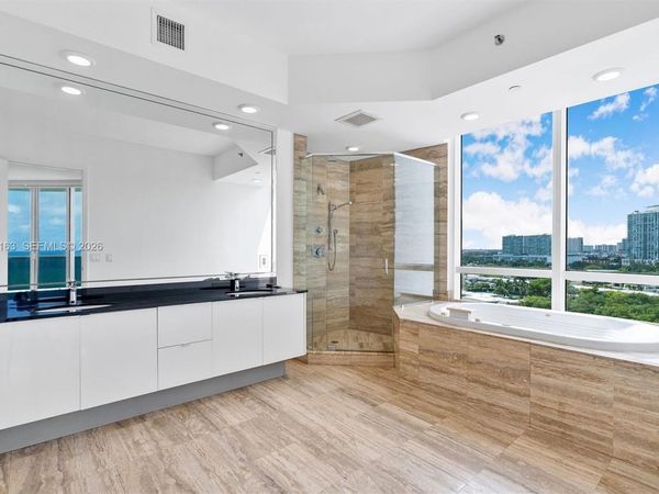 15901 Collins Ave , Unit 904, Sunny Isles Beach, FL 33160
