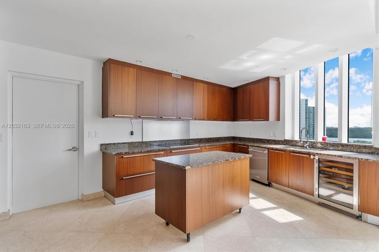 15901 Collins Ave, Unit 904, Sunny Isles Beach, FL 33160 Photo