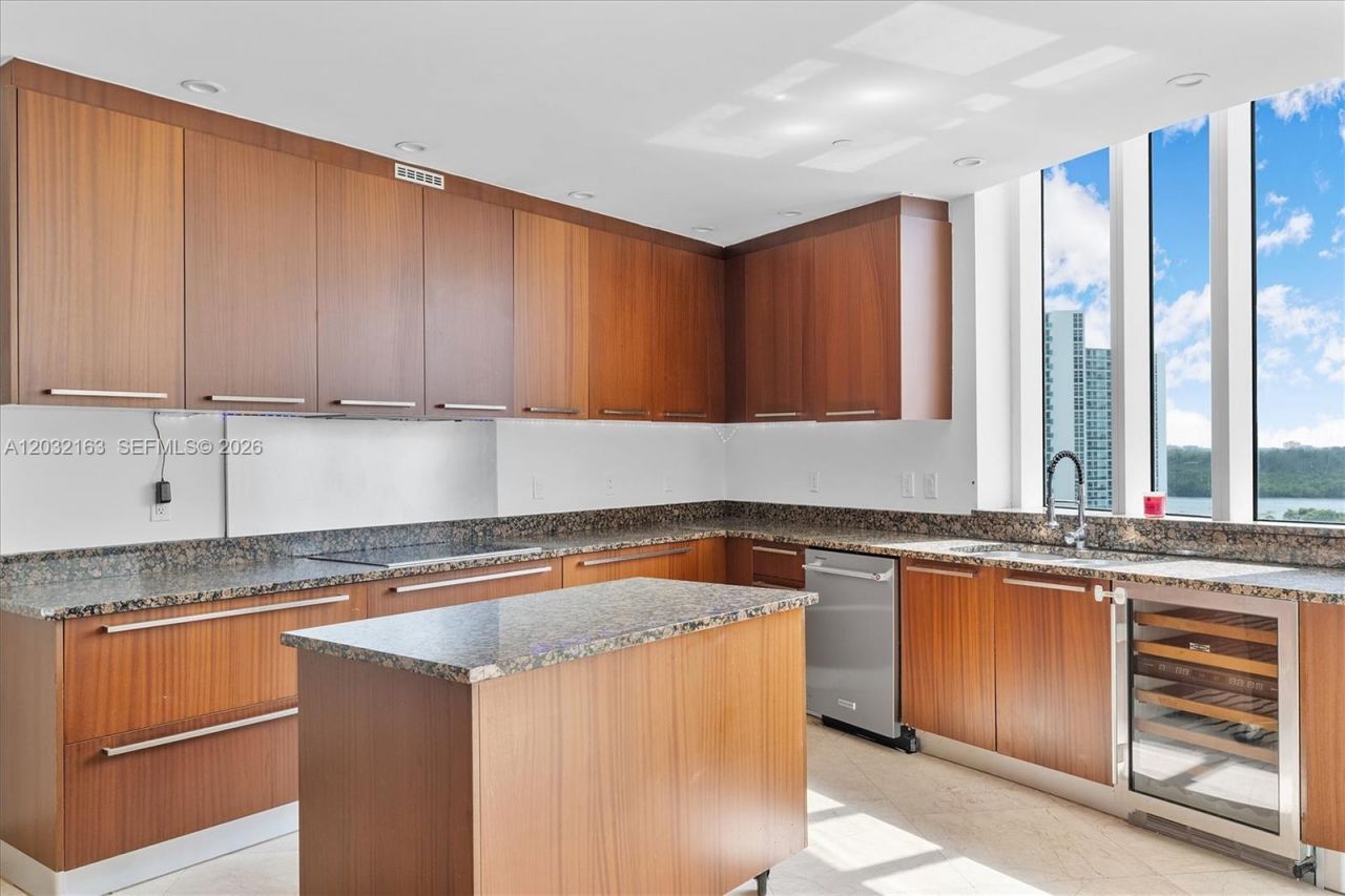 15901 Collins Ave, Unit 904, Sunny Isles Beach, FL 33160 Photo
