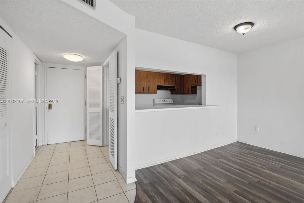 4174 Inverrary Dr, Unit 805, Lauderhill, FL 33319 Photo