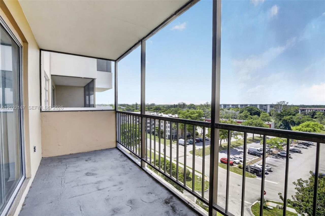 4174 Inverrary Dr , Unit 805, Lauderhill, FL 33319 Photo