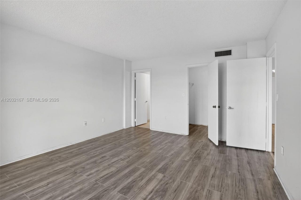 4174 Inverrary Dr, Unit 805, Lauderhill, FL 33319 Photo