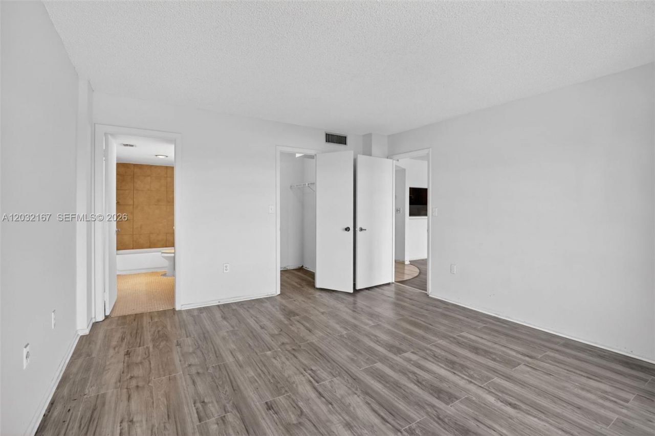 4174 Inverrary Dr, Unit 805, Lauderhill, FL 33319 Photo