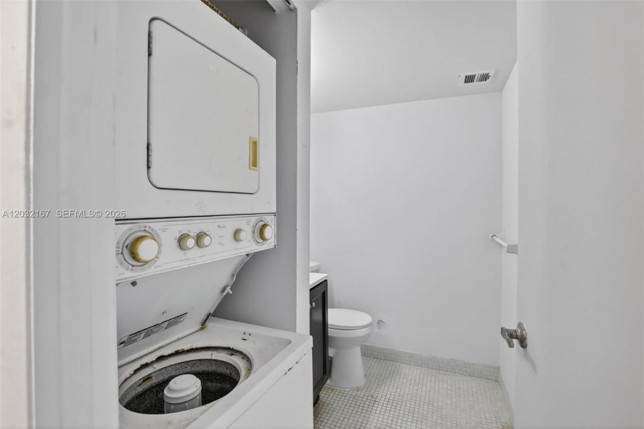 4174 Inverrary Dr, Unit 805, Lauderhill, FL 33319 Photo