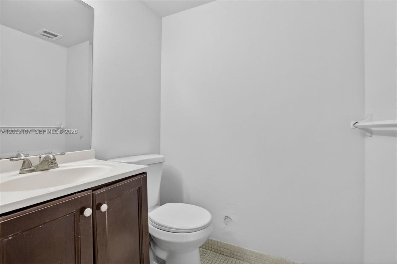4174 Inverrary Dr, Unit 805, Lauderhill, FL 33319 Photo