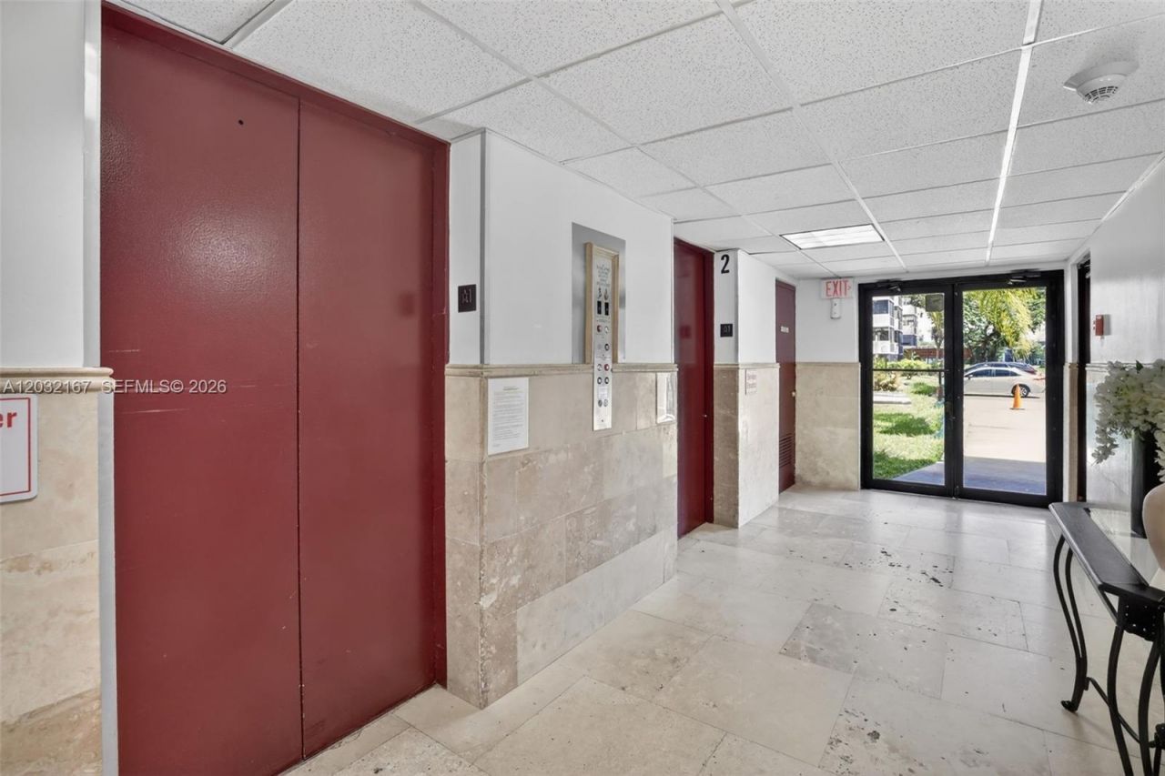 4174 Inverrary Dr, Unit 805, Lauderhill, FL 33319 Photo