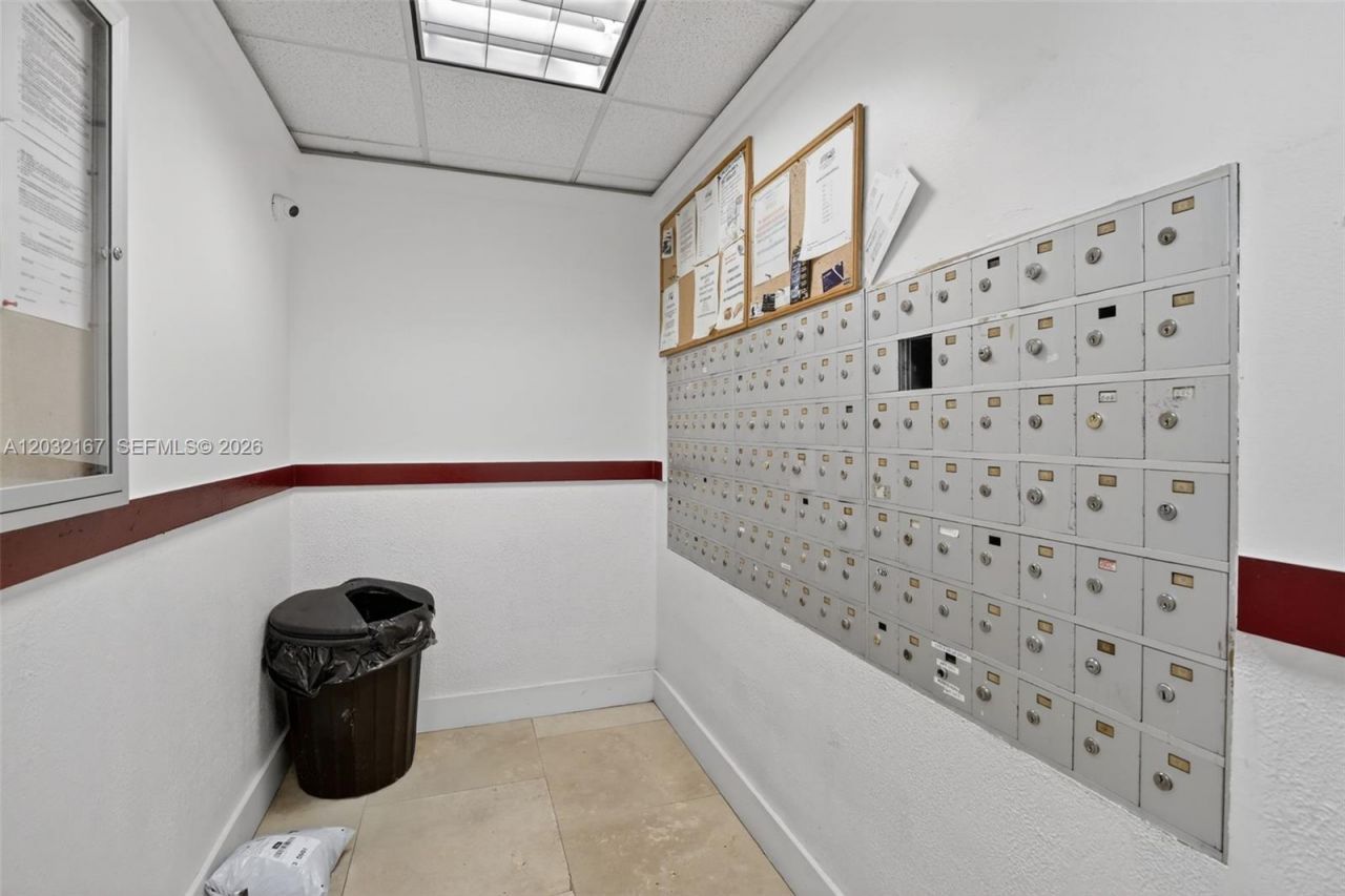 4174 Inverrary Dr, Unit 805, Lauderhill, FL 33319 Photo