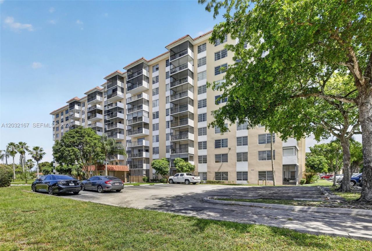 4174 Inverrary Dr, Unit 805, Lauderhill, FL 33319 Photo