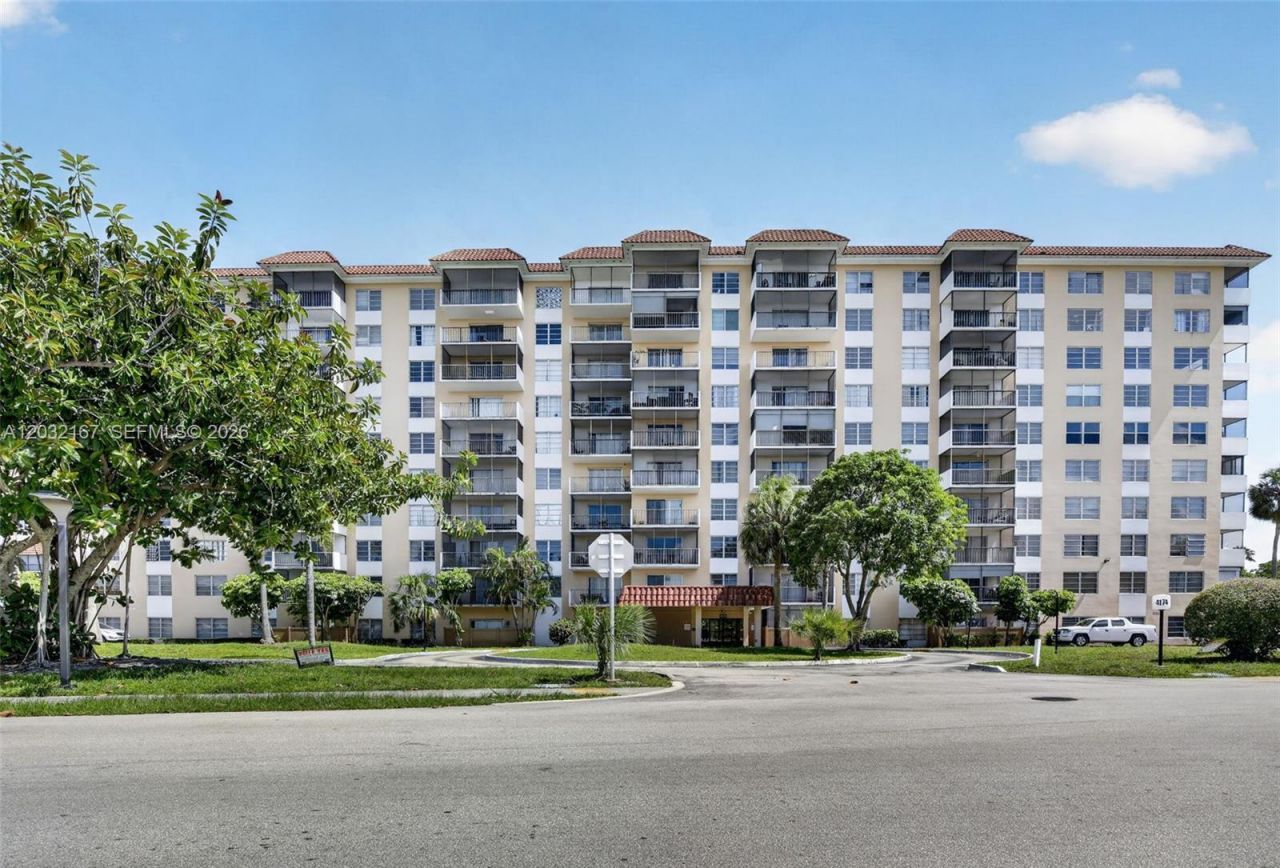 4174 Inverrary Dr, Unit 805, Lauderhill, FL 33319 Photo