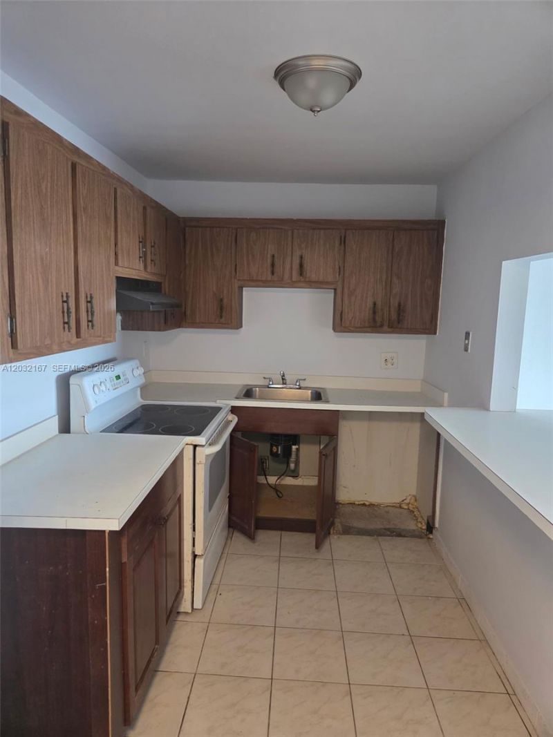 4174 Inverrary Dr , Unit 805, Lauderhill, FL 33319 Photo
