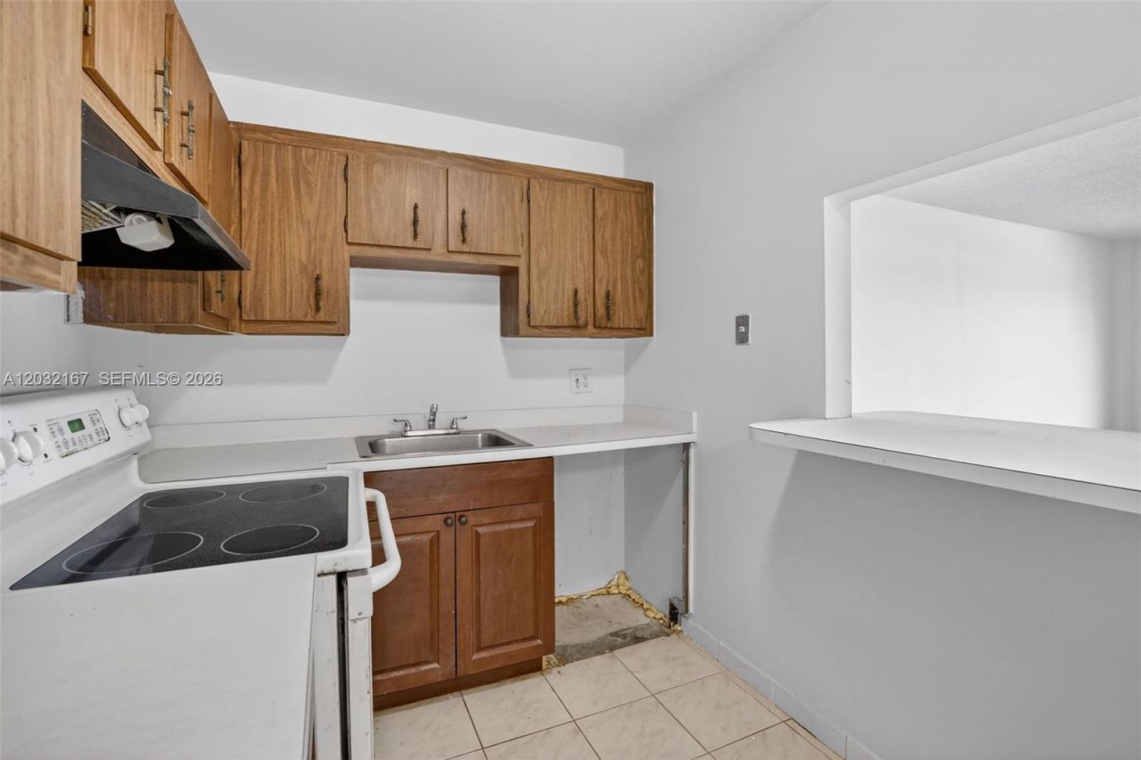 4174 Inverrary Dr , Unit 805, Lauderhill, FL 33319 Photo