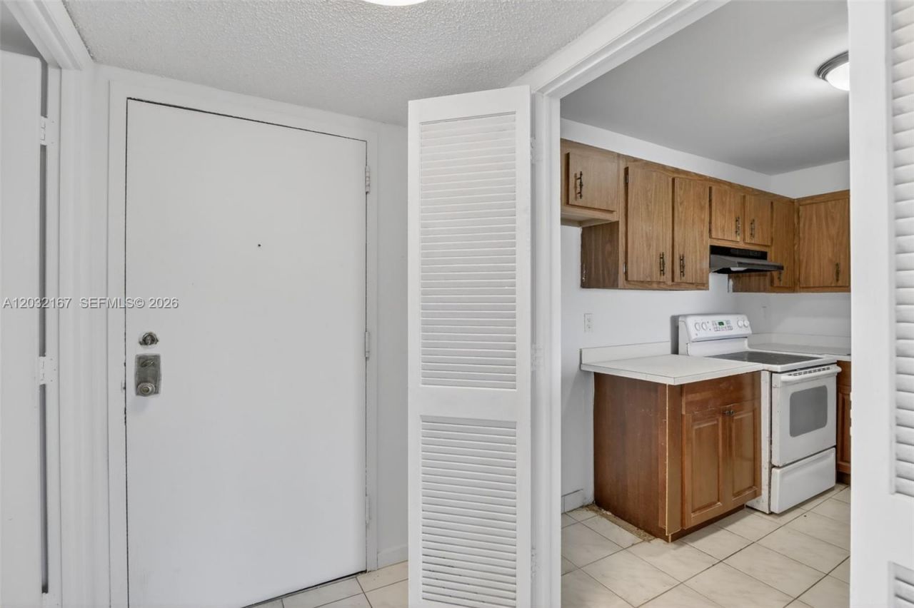 4174 Inverrary Dr, Unit 805, Lauderhill, FL 33319 Photo