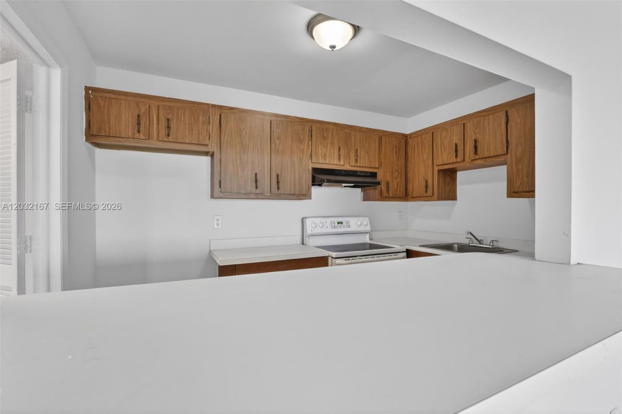 4174 Inverrary Dr, Unit 805, Lauderhill, FL 33319 Photo