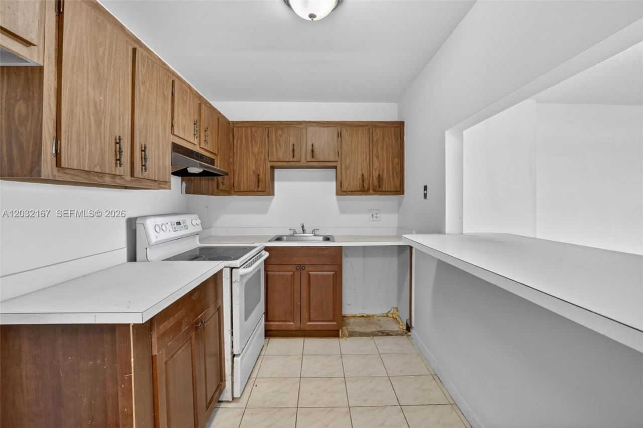 4174 Inverrary Dr, Unit 805, Lauderhill, FL 33319 Photo