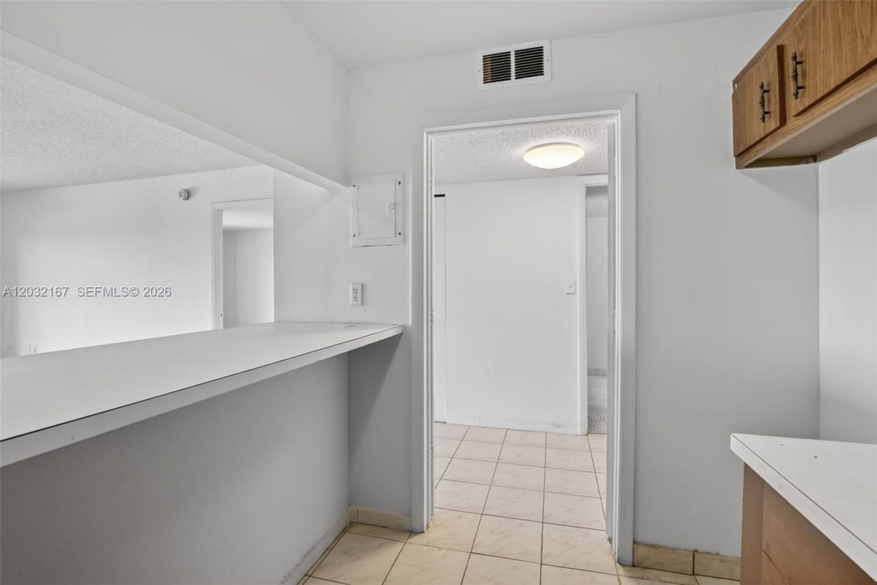 4174 Inverrary Dr, Unit 805, Lauderhill, FL 33319 Photo