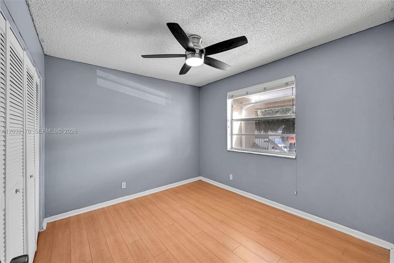 906 Twin Lakes Dr, Unit 8-J, Coral Springs, FL 33071 Photo