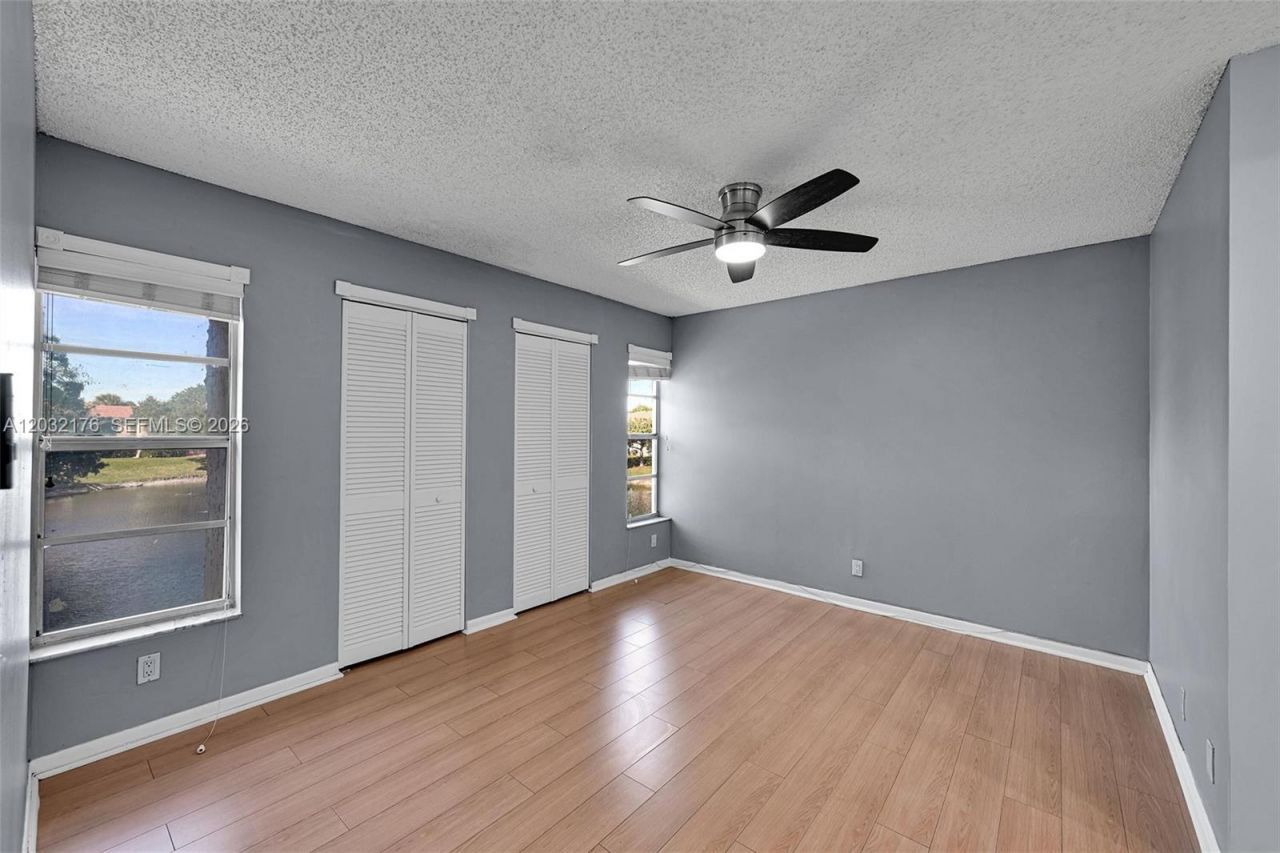 906 Twin Lakes Dr, Unit 8-J, Coral Springs, FL 33071 Photo