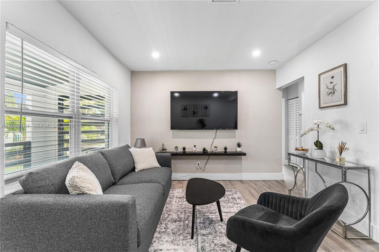 1521 NE 118th Ter , Unit 1, Miami, FL 33161 Photo
