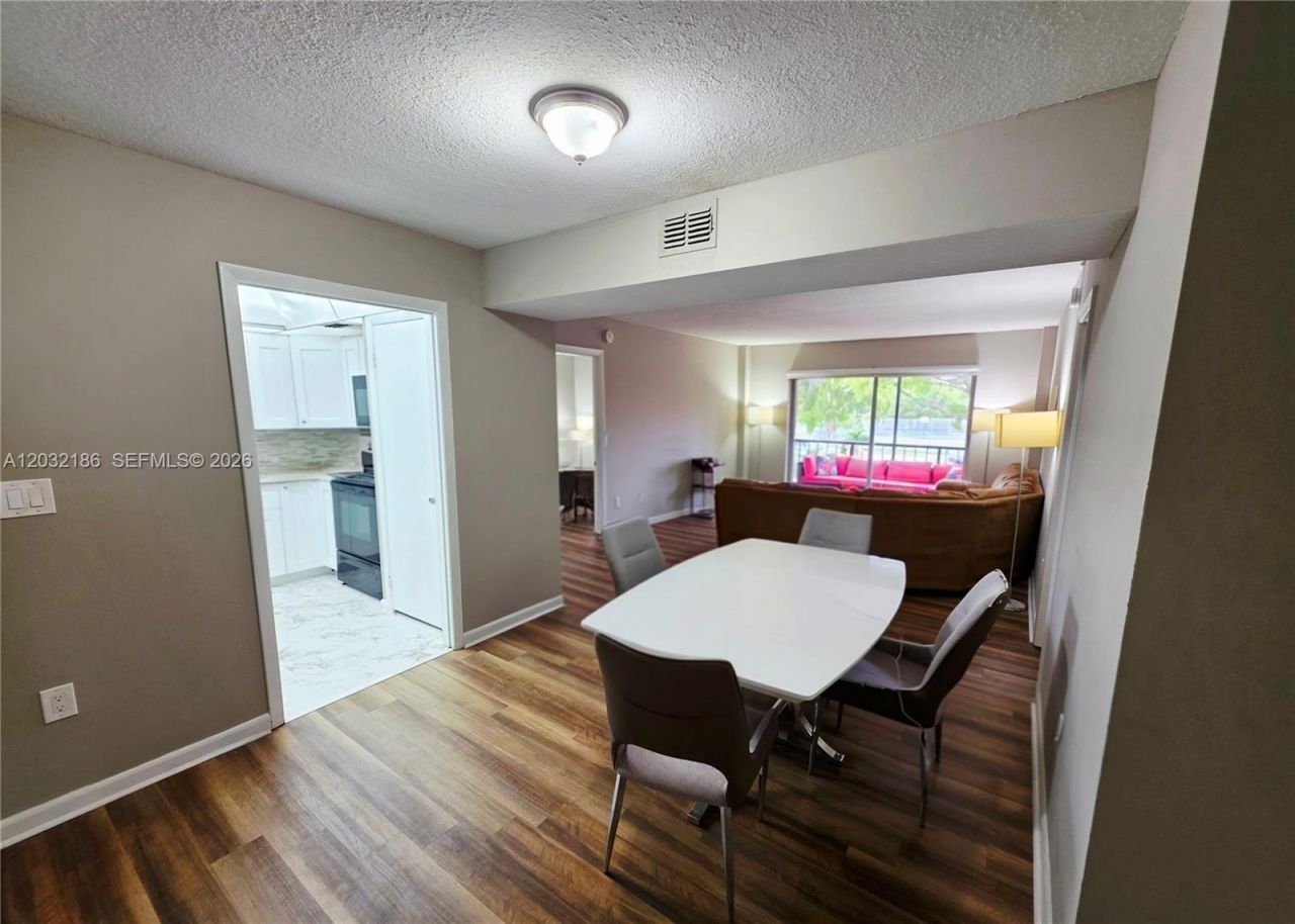 4164 Inverrary Dr , Unit 204, Lauderhill, FL 33319 Photo