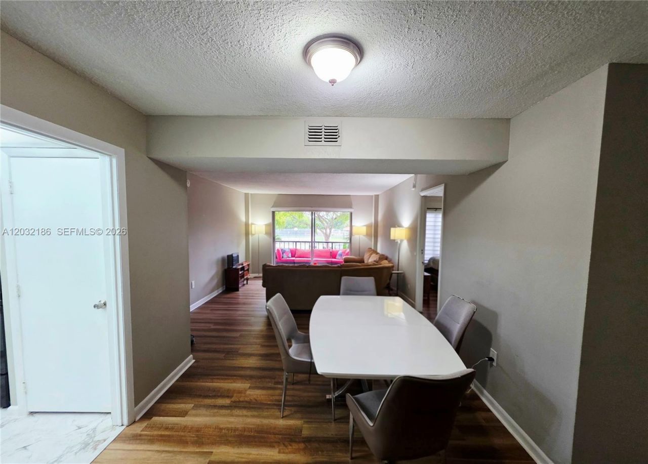 4164 Inverrary Dr , Unit 204, Lauderhill, FL 33319 Photo