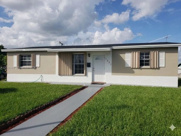 1321 NW 199th St , Miami Gardens, FL 33169