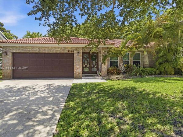 5940 NW 52nd St , Coral Springs, FL 33067