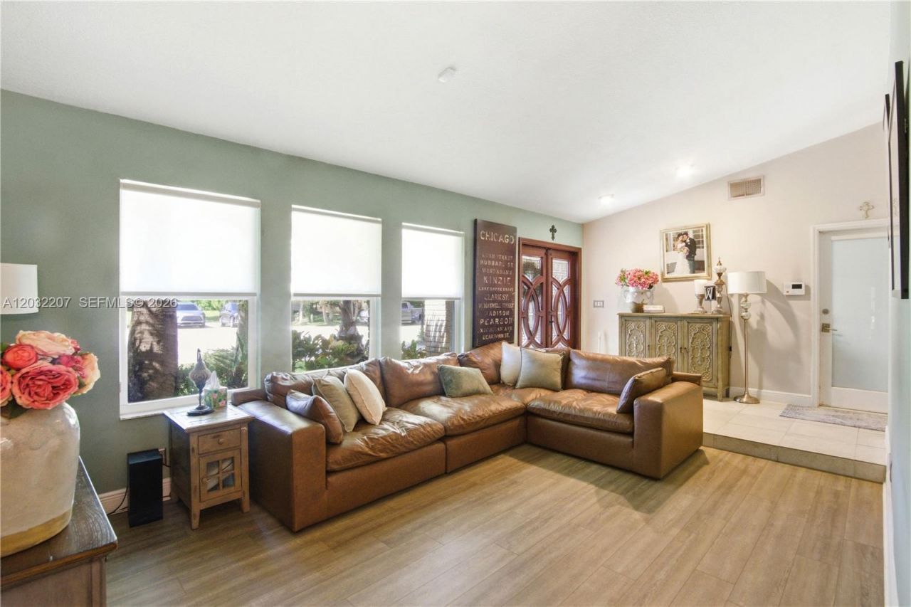 5940 NW 52nd St , Coral Springs, FL 33067 Photo