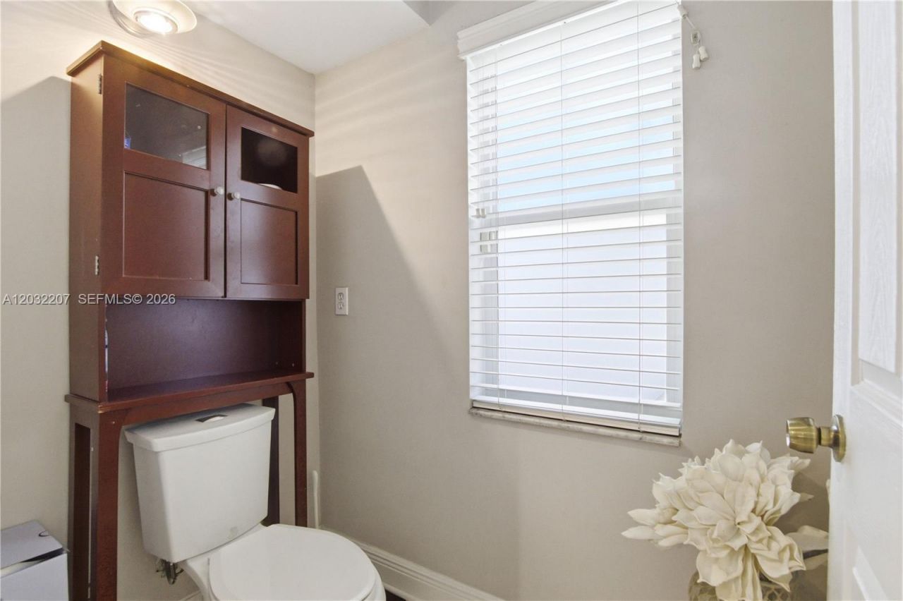 5940 NW 52nd St , Coral Springs, FL 33067 Photo