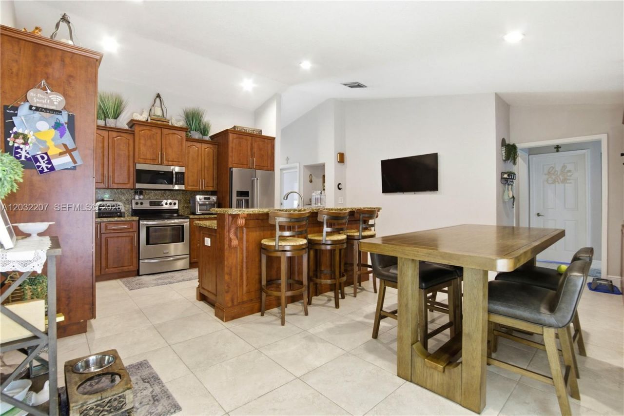 5940 NW 52nd St , Coral Springs, FL 33067 Photo