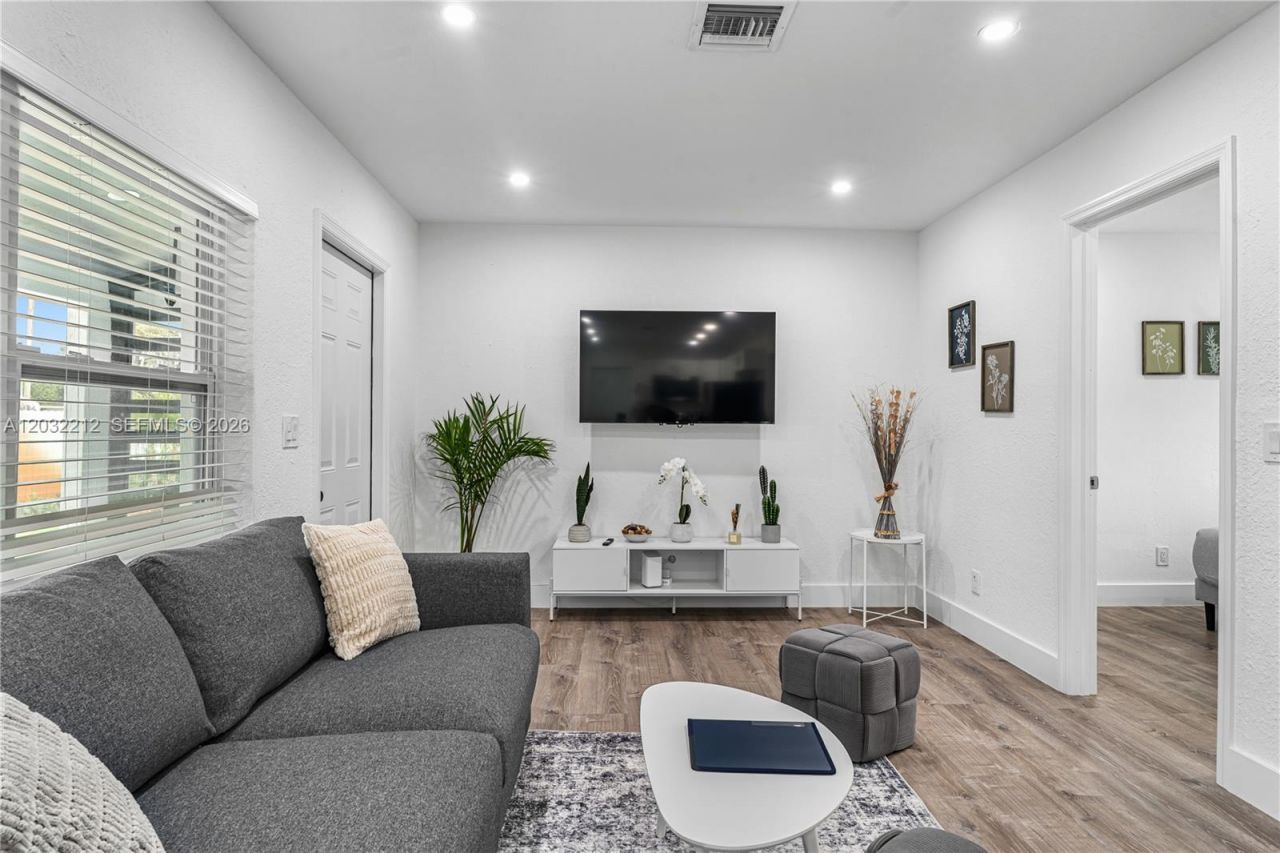1523 NE 118th Ter , Unit 2, Miami, FL 33161 Photo
