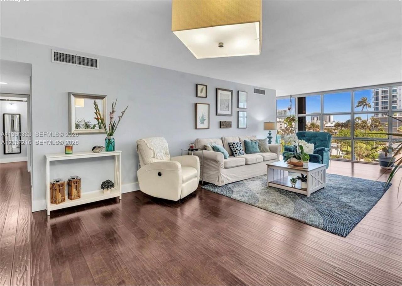 6423 Collins Ave , Unit 409, Miami Beach, FL 33141 Photo