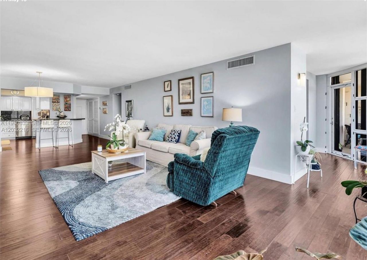 6423 Collins Ave , Unit 409, Miami Beach, FL 33141 Photo