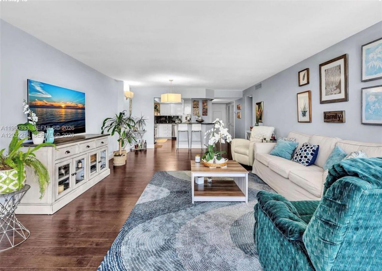 6423 Collins Ave , Unit 409, Miami Beach, FL 33141 Photo