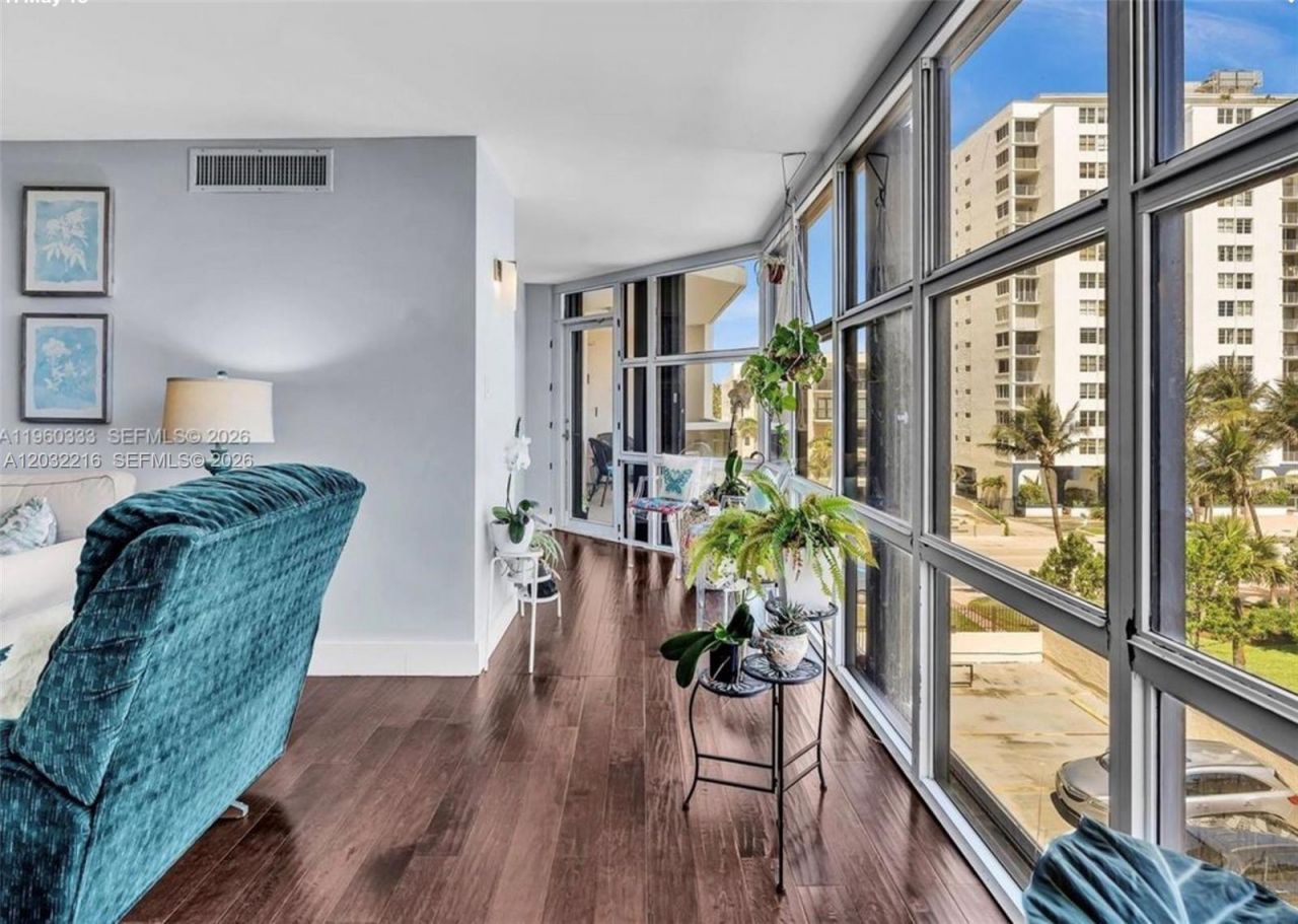 6423 Collins Ave , Unit 409, Miami Beach, FL 33141 Photo