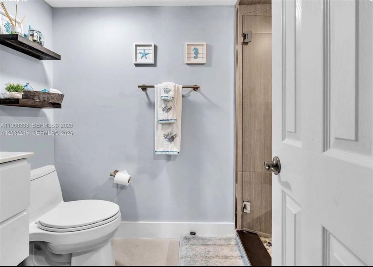 6423 Collins Ave , Unit 409, Miami Beach, FL 33141 Photo