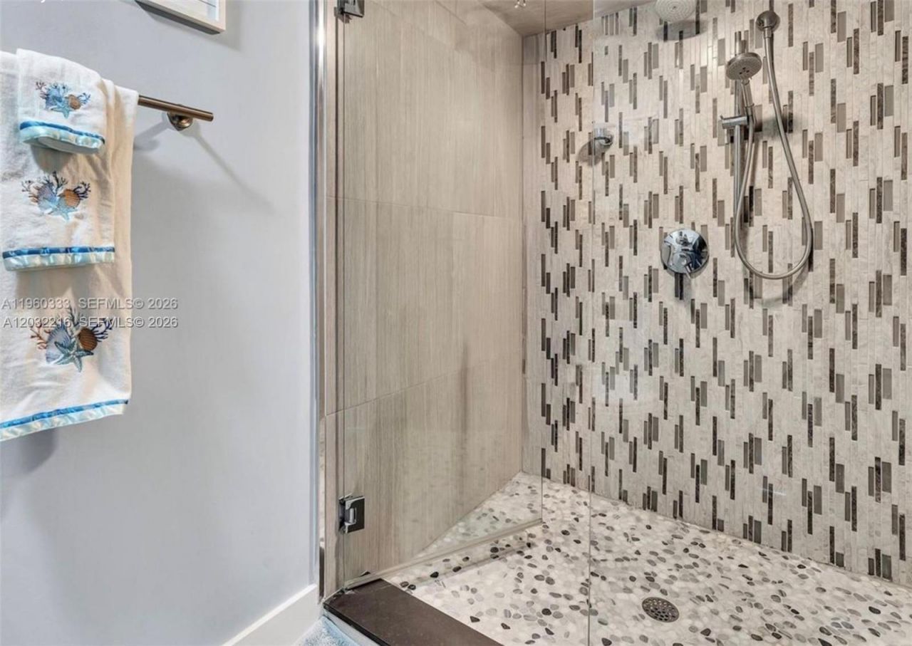6423 Collins Ave , Unit 409, Miami Beach, FL 33141 Photo