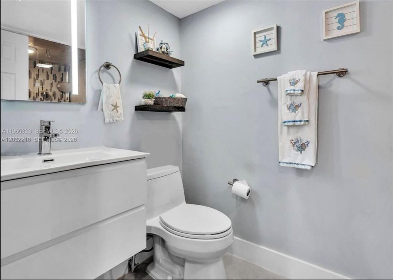 6423 Collins Ave , Unit 409, Miami Beach, FL 33141 Photo